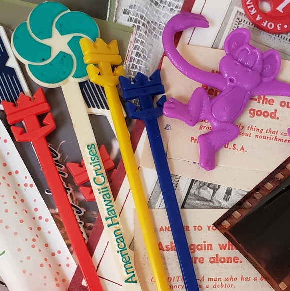 200+ piece vintage ephemera, junk journal supplies etc. - Picture 4 of 12